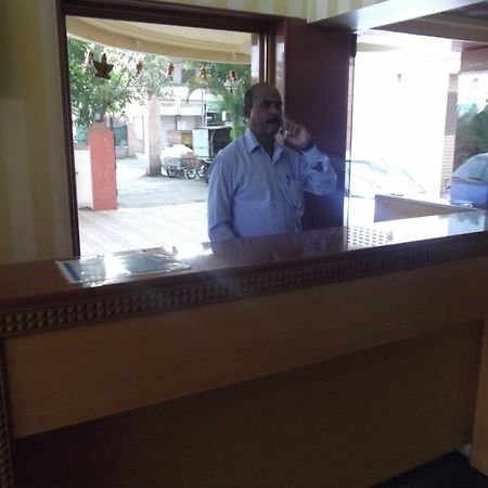 Hotel Ravikant Poona Buitenkant foto