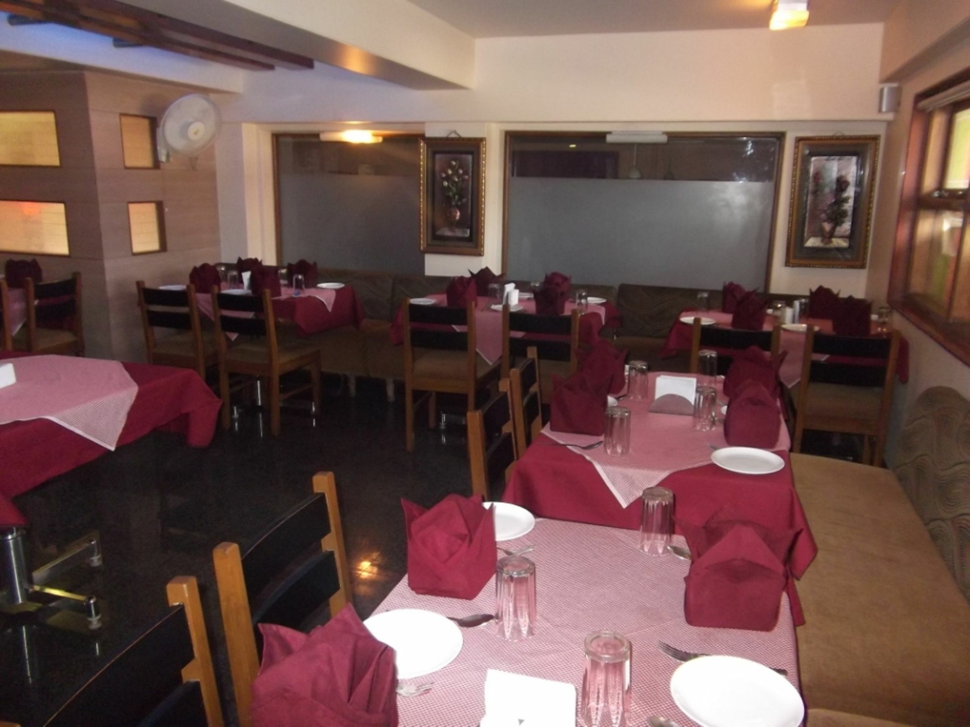 Hotel Ravikant Poona Buitenkant foto