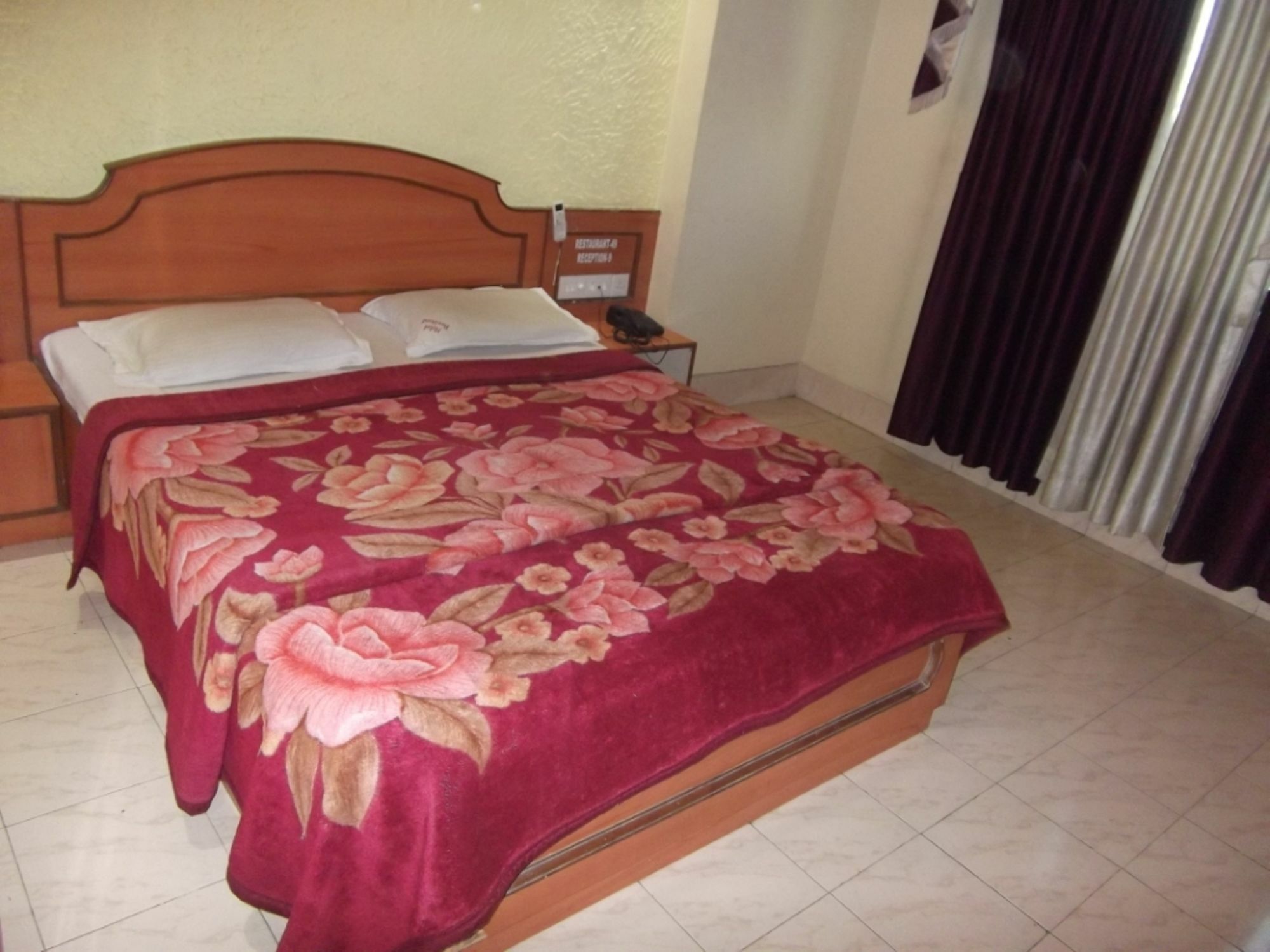 Hotel Ravikant Poona Buitenkant foto
