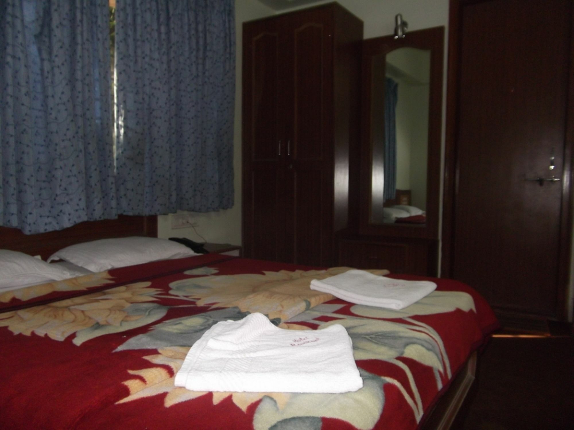 Hotel Ravikant Poona Buitenkant foto