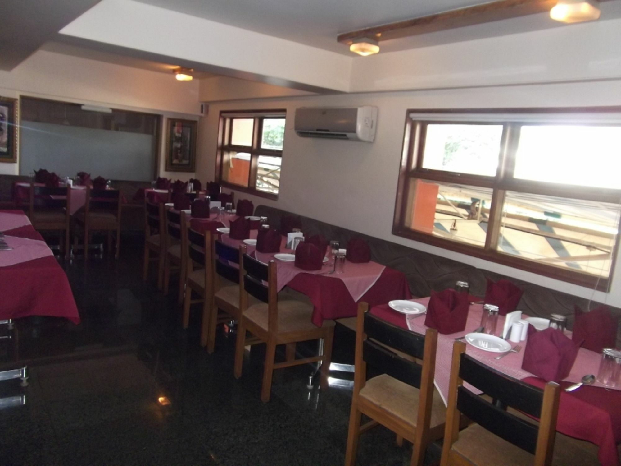 Hotel Ravikant Poona Buitenkant foto